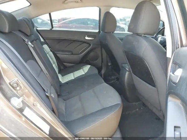 3KPFL4A76HE018347 2017 KIA FORTE - Image 8