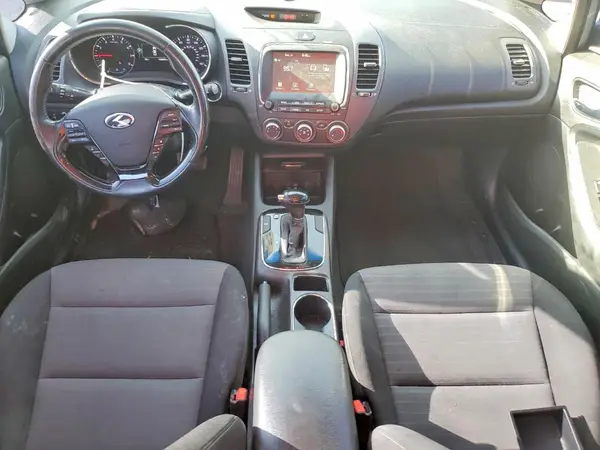 3KPFL4A76HE019322 2017 KIA FORTE - Image 8