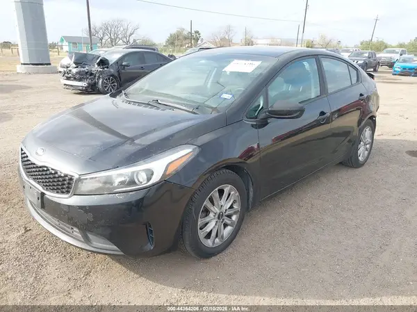 3KPFL4A76HE020891 2017 KIA FORTE - Image 2