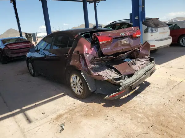 3KPFL4A76HE021555 2017 KIA FORTE - Image 2