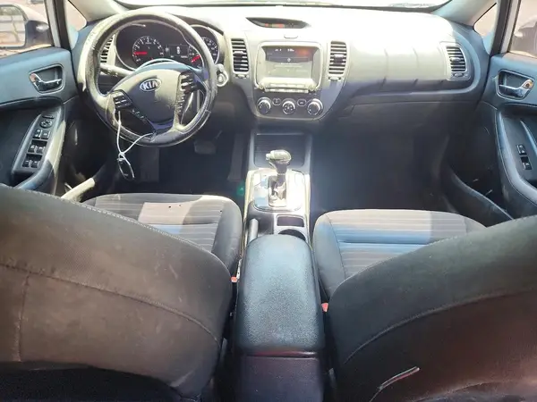 3KPFL4A76HE022608 2017 KIA FORTE - Image 8