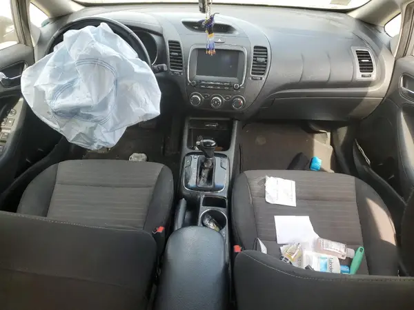 3KPFL4A76HE023189 2017 KIA FORTE - Image 8