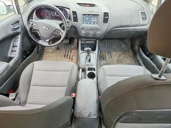 3KPFL4A76HE025752 2017 KIA FORTE - Image 8