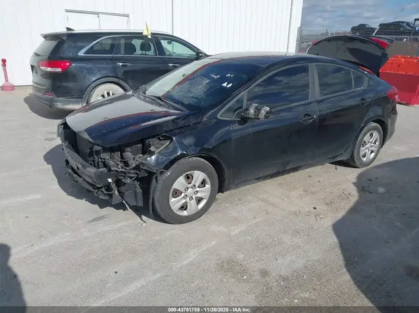 3KPFL4A76HE039585 2017 KIA FORTE - Image 2