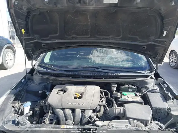 3KPFL4A76HE039585 2017 KIA FORTE - Image 8