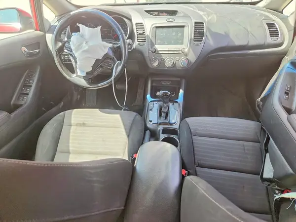 3KPFL4A76HE041174 2017 KIA FORTE - Image 8