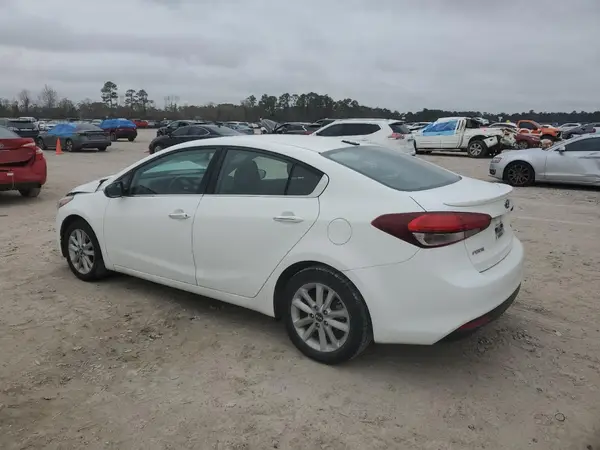 3KPFL4A76HE050022 2017 KIA FORTE - Image 2