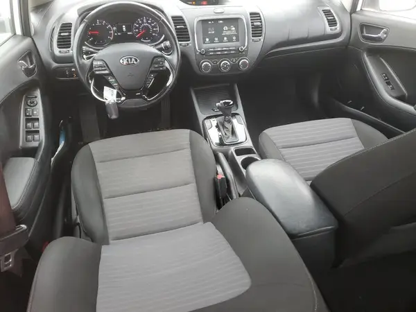 3KPFL4A76HE050022 2017 KIA FORTE - Image 8