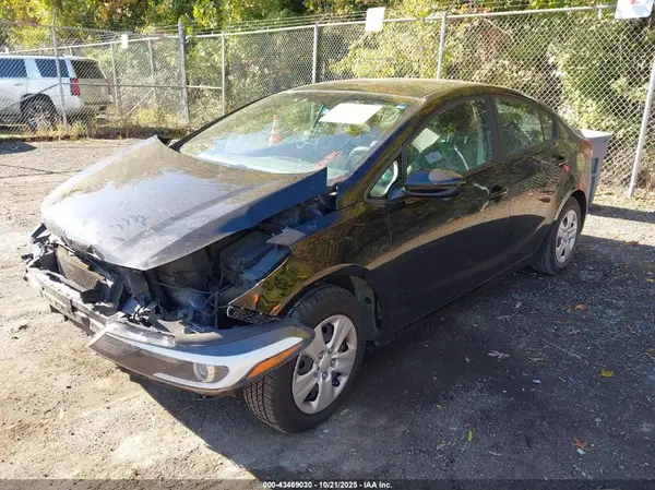 3KPFL4A76HE051641 2017 KIA FORTE - Image 2