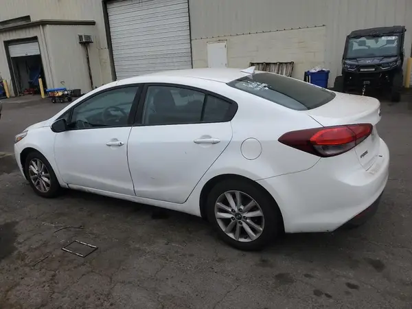 3KPFL4A76HE054846 2017 KIA FORTE - Image 2