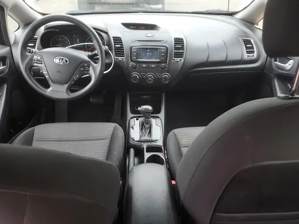 3KPFL4A76HE054846 2017 KIA FORTE - Image 8