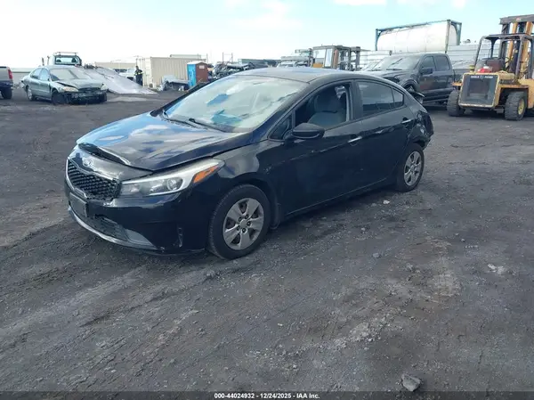 3KPFL4A76HE055088 2017 KIA FORTE - Image 2