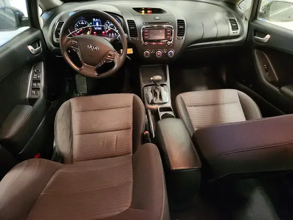 3KPFL4A76HE058010 2017 KIA FORTE - Image 8