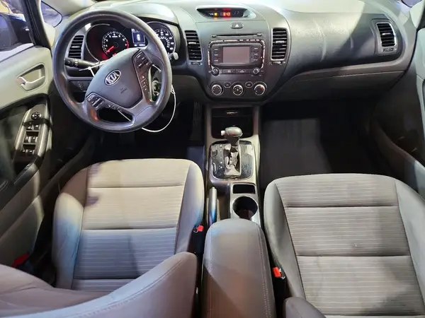 3KPFL4A76HE059979 2017 KIA FORTE - Image 8