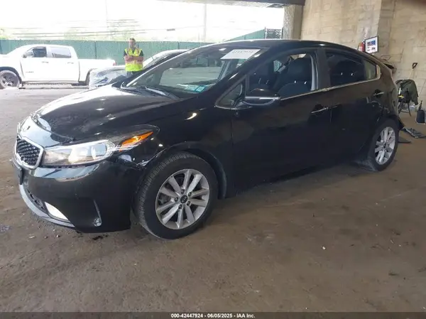 3KPFL4A76HE060002 2017 KIA FORTE - Image 2