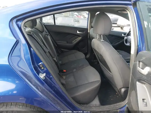 3KPFL4A76HE060372 2017 KIA FORTE - Image 8
