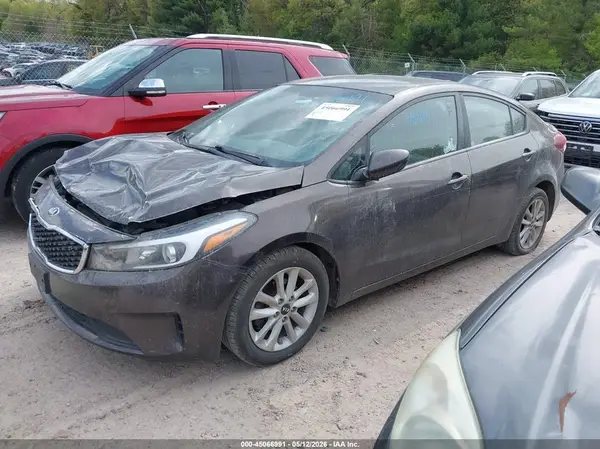 3KPFL4A76HE062705 2017 KIA FORTE - Image 2