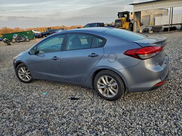 3KPFL4A76HE062915 2017 KIA FORTE - Image 2