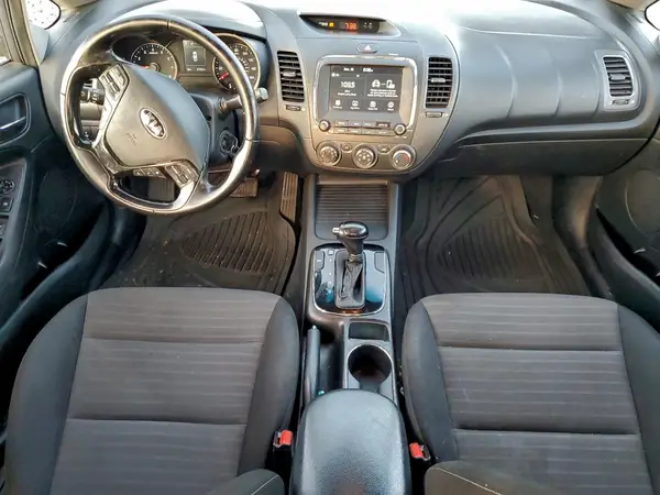 3KPFL4A76HE062915 2017 KIA FORTE - Image 8
