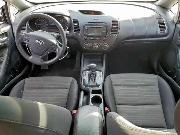3KPFL4A76HE066950 2017 KIA FORTE - Image 8