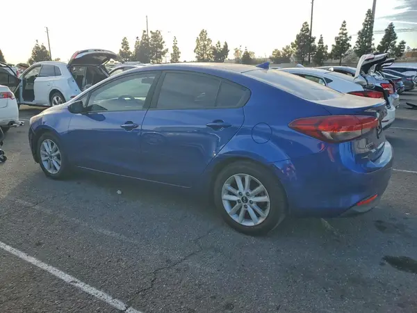 3KPFL4A76HE072120 2017 KIA FORTE - Image 2