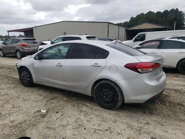 3KPFL4A76HE072327 2017 KIA FORTE - Image 2