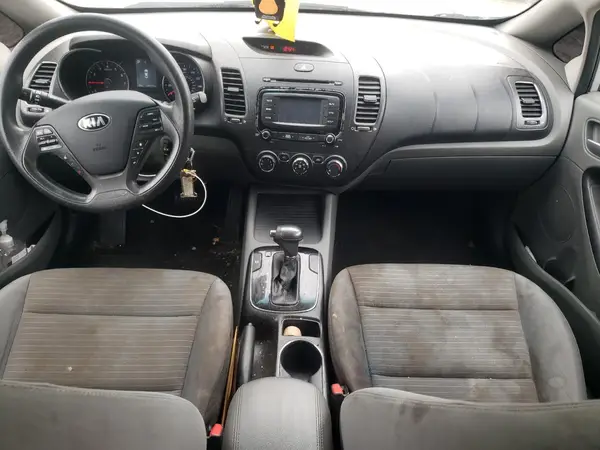 3KPFL4A76HE072327 2017 KIA FORTE - Image 8