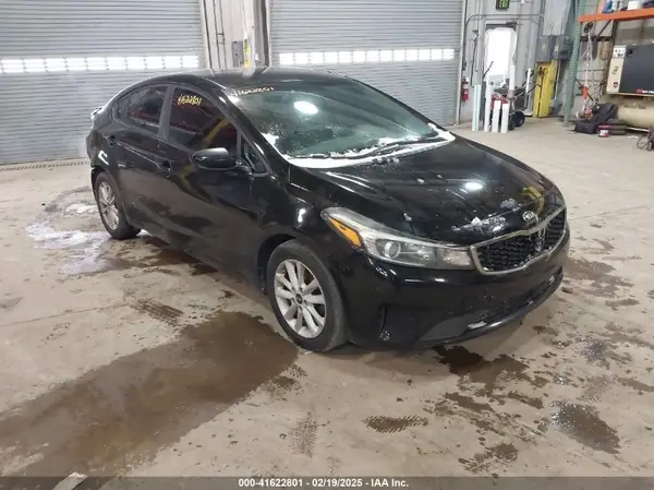 3KPFL4A76HE075552 2017 KIA FORTE - Image 1