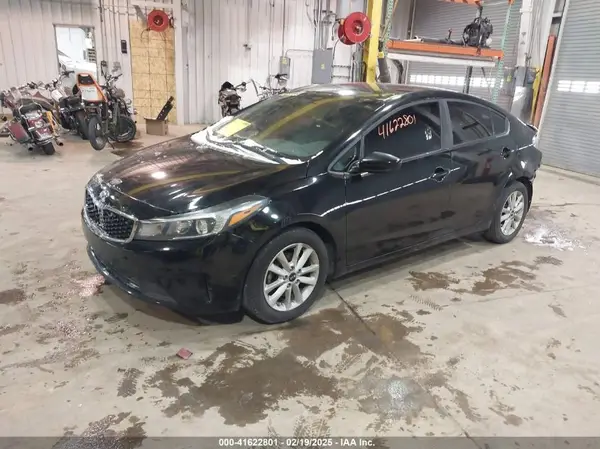 3KPFL4A76HE075552 2017 KIA FORTE - Image 2
