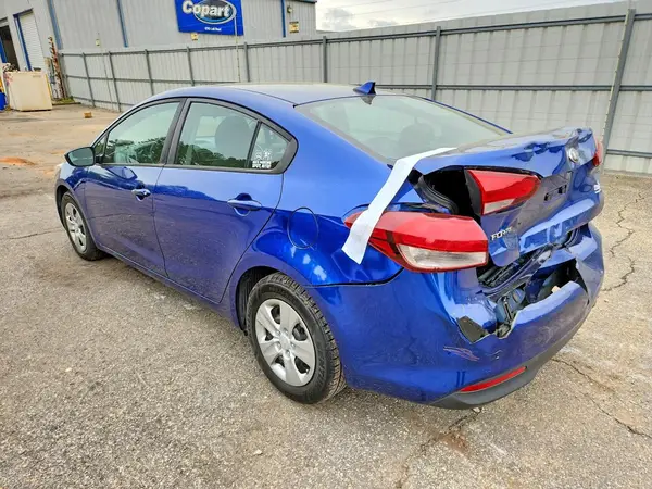 3KPFL4A76HE077060 2017 KIA FORTE - Image 2