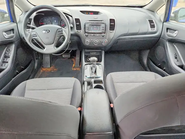 3KPFL4A76HE077060 2017 KIA FORTE - Image 8