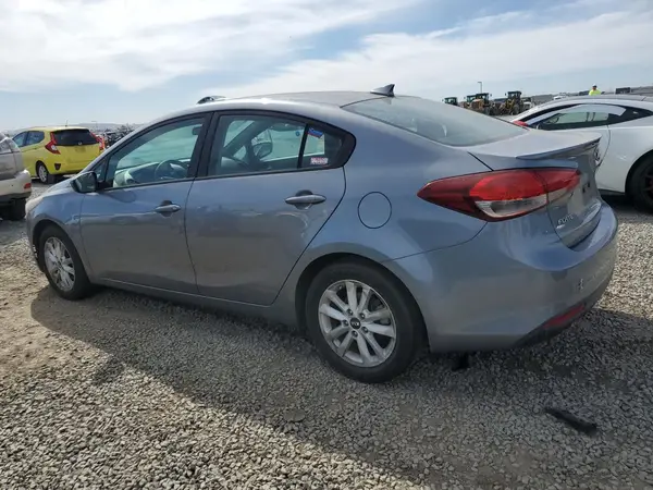 3KPFL4A76HE077737 2017 KIA FORTE - Image 2