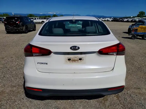 3KPFL4A76HE078466 2017 KIA FORTE - Image 8