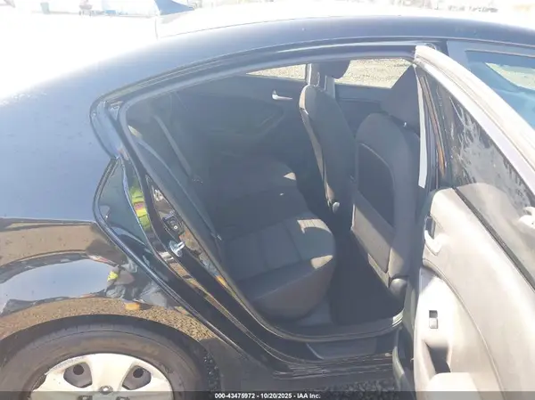 3KPFL4A76HE079844 2017 KIA FORTE - Image 8