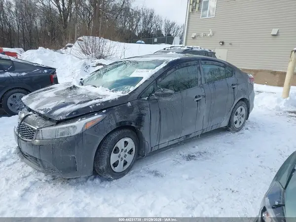 3KPFL4A76HE080458 2017 KIA FORTE - Image 2
