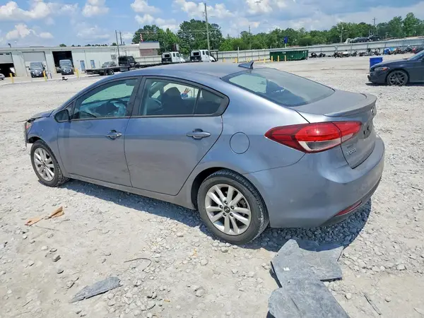 3KPFL4A76HE083070 2017 KIA FORTE - Image 2