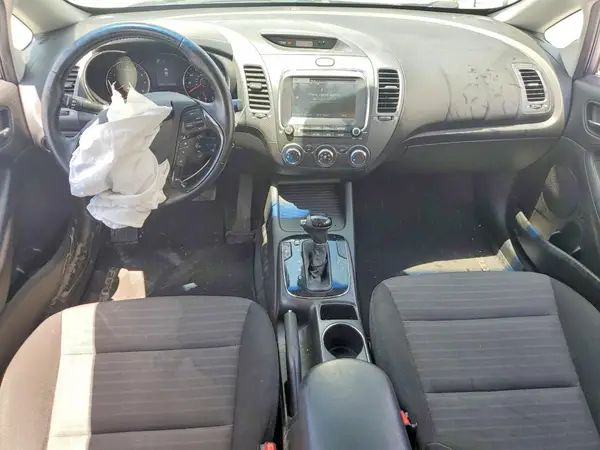 3KPFL4A76HE083070 2017 KIA FORTE - Image 8