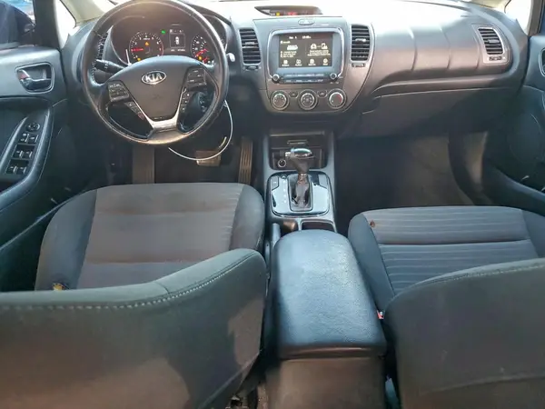 3KPFL4A76HE084106 2017 KIA FORTE - Image 8