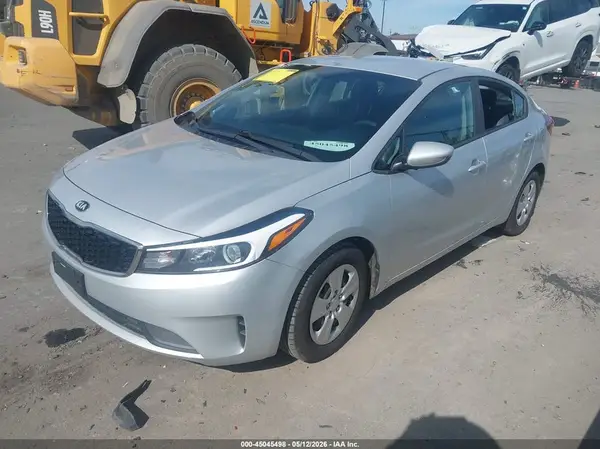 3KPFL4A76HE084185 2017 KIA FORTE - Image 2