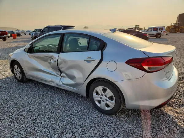 3KPFL4A76HE084199 2017 KIA FORTE - Image 2