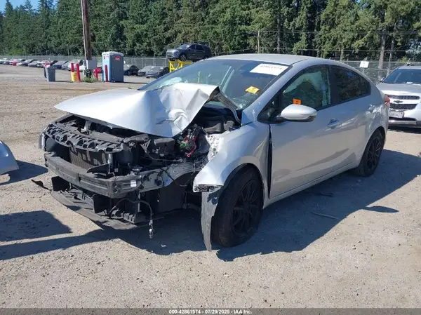 3KPFL4A76HE084297 2017 KIA FORTE - Image 2