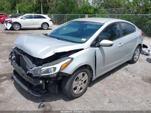 3KPFL4A76HE084977 2017 KIA FORTE - Image 2