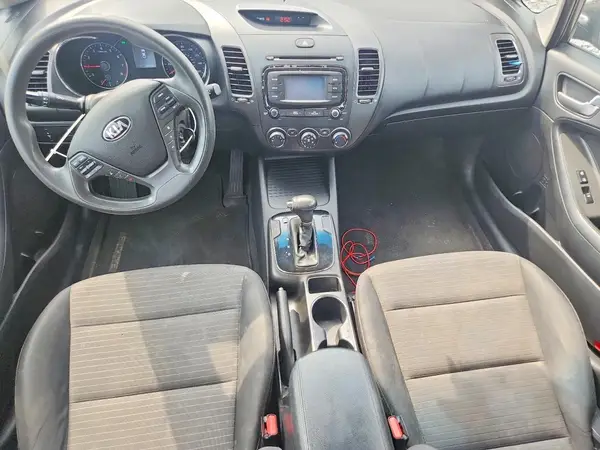 3KPFL4A76HE091914 2017 KIA FORTE - Image 8