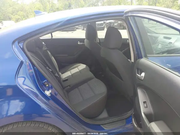 3KPFL4A76HE100398 2017 KIA FORTE - Image 8