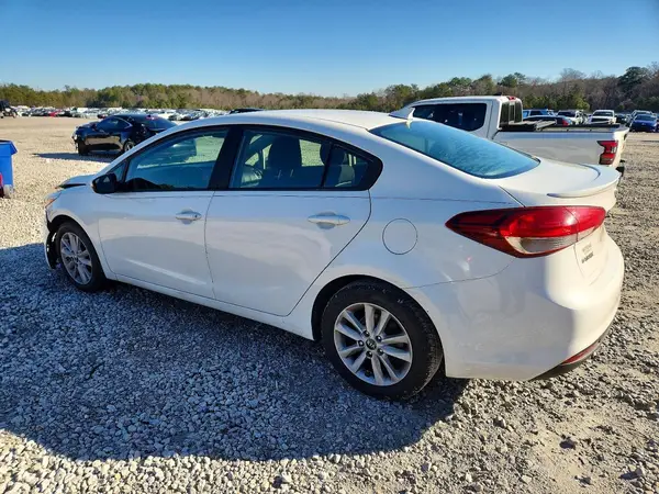 3KPFL4A76HE103236 2017 KIA FORTE - Image 2