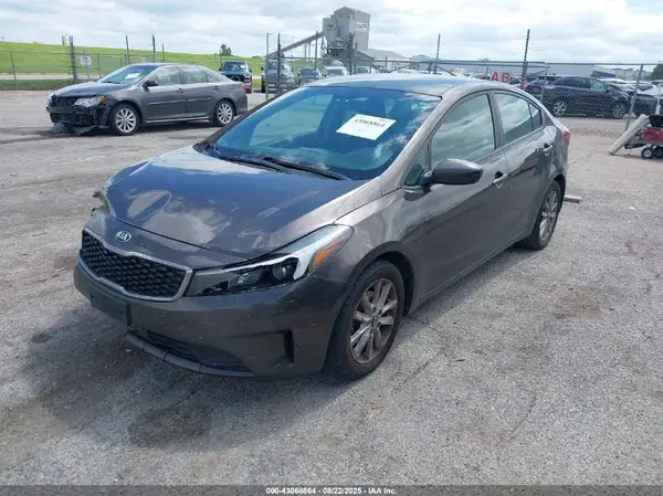 3KPFL4A76HE114849 2017 KIA FORTE - Image 2