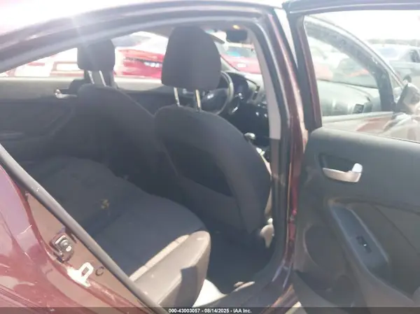3KPFL4A76HE116858 2017 KIA FORTE - Image 8