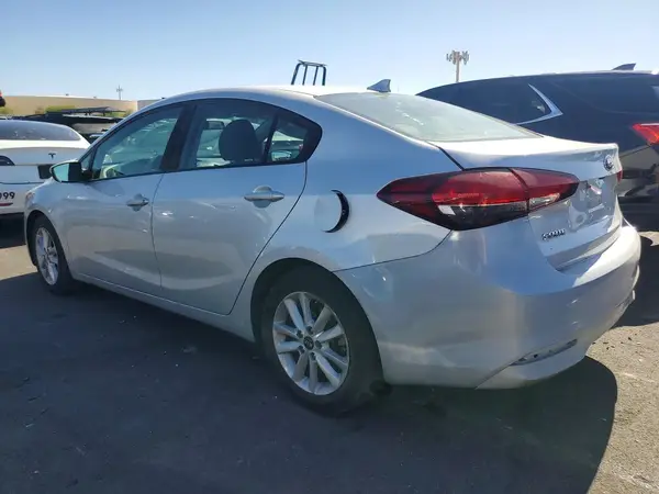 3KPFL4A76HE117007 2017 KIA FORTE - Image 2