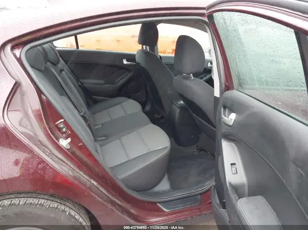3KPFL4A76HE120490 2017 KIA FORTE - Image 8