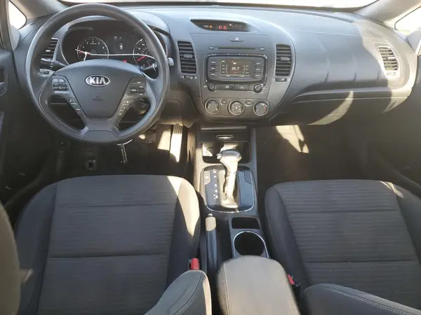 3KPFL4A76HE121185 2017 KIA FORTE - Image 8